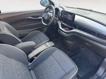 Car image 15