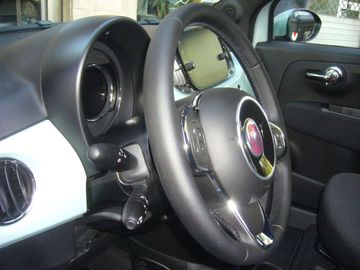 Car image 14