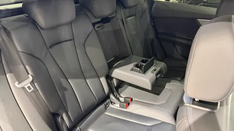 Car image 36