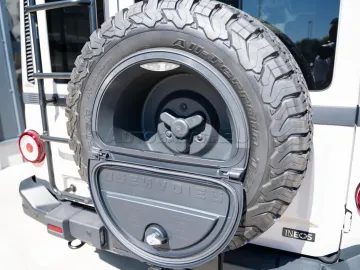 Car image 30