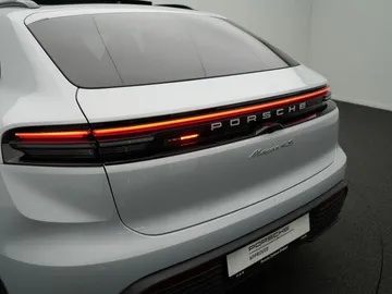 Car image 40