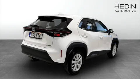 Car image 3
