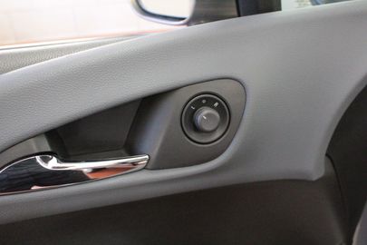 Car image 33