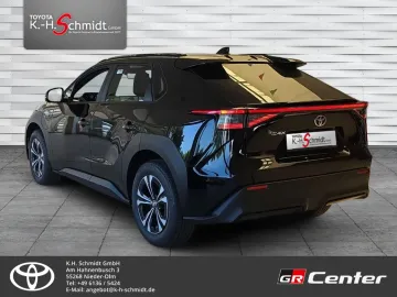 Car image 4