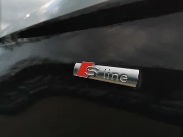 Car image 28