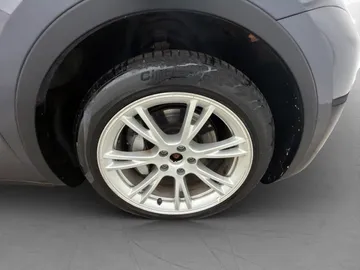 Car image 32
