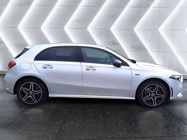 Mercedes-Benz A 250 e PHEV 160 kW image number 3