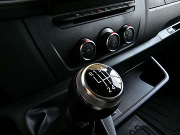 Car image 32