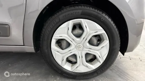 Car image 20