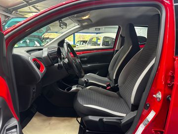 Car image 10