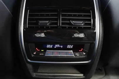 Car image 40