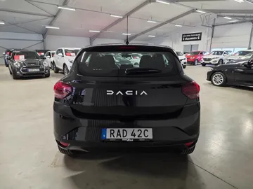 Car image 4