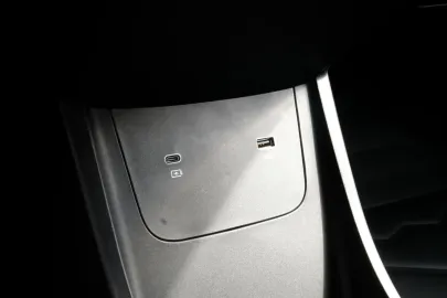 Car image 35