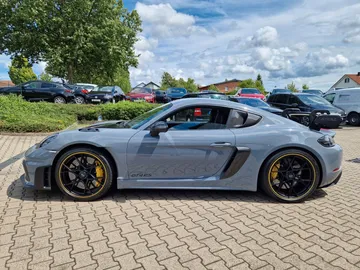 Car image 5
