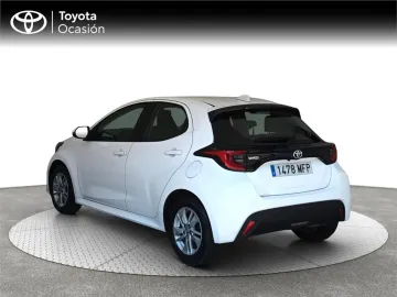 Car image 4
