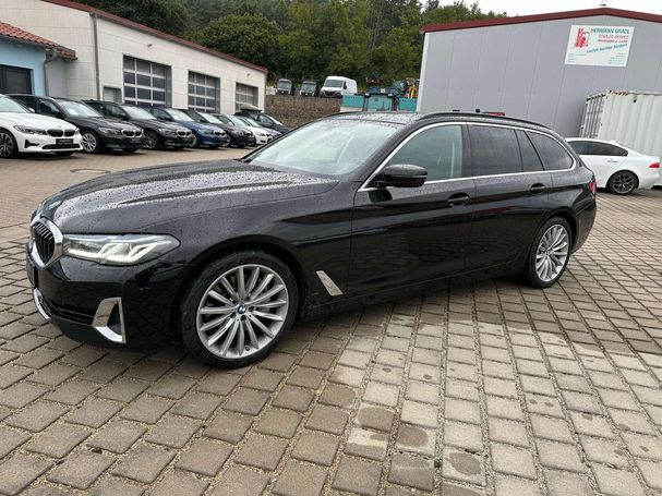 BMW 530d Touring Luxury Line xDrive 210 kW image number 1