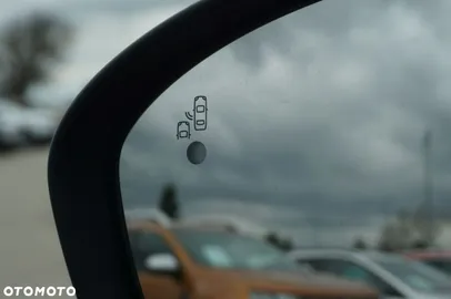 Car image 35