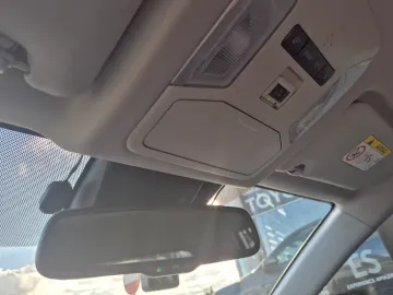 Car image 32