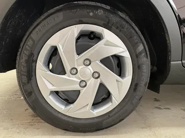 Car image 24