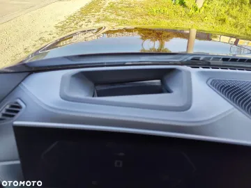 Car image 34