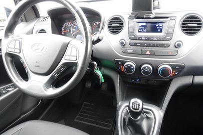 Car image 11