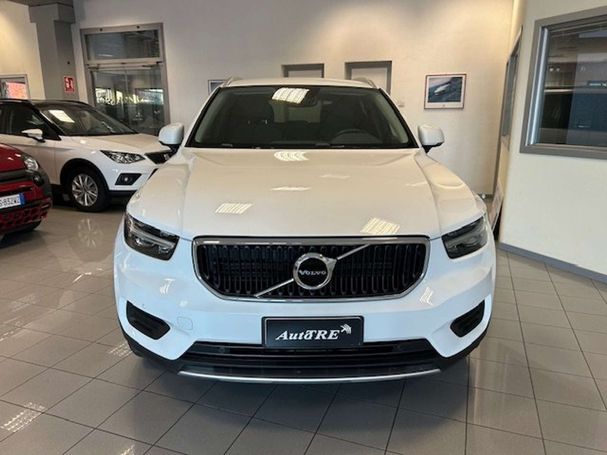 Volvo XC40 T2 Core Geartronic Momentum 95 kW image number 3