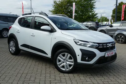 Car image 3