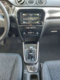 Car image 11