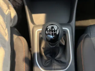 Car image 25