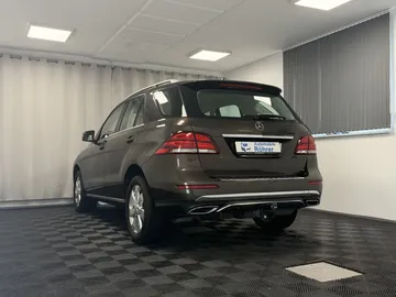 Car image 32