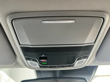 Car image 34