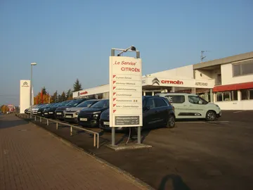 Car image 15