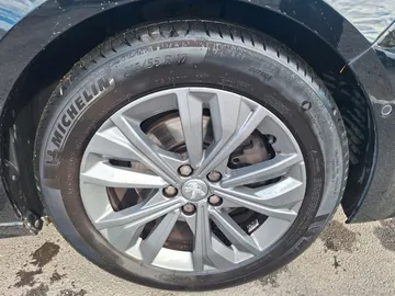 Car image 29
