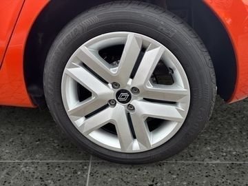 Car image 17