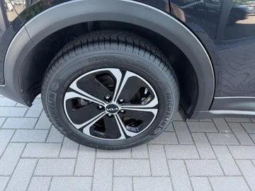Car image 28