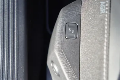 Car image 40