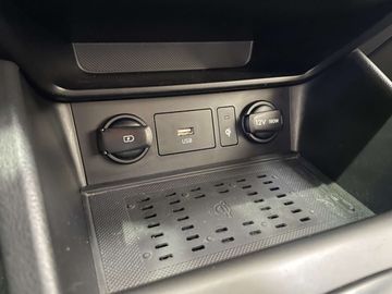 Car image 30