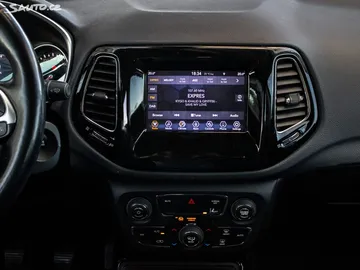 Car image 30