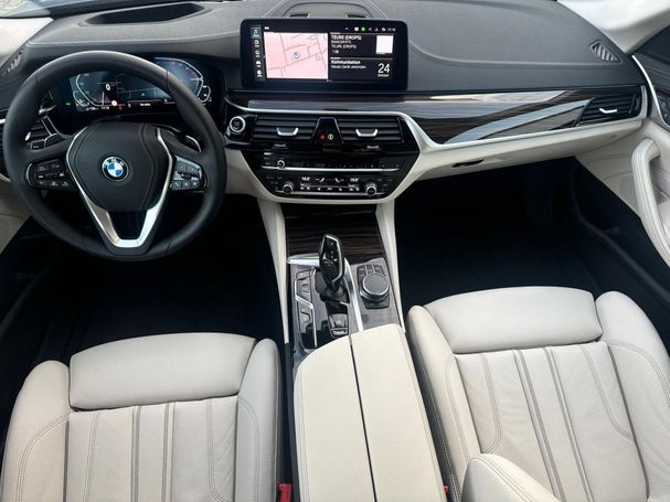 BMW 530 Touring Luxury Line 185 kW image number 14