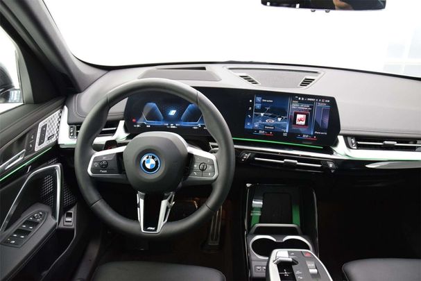 BMW iX1 xDrive30 230 kW image number 15