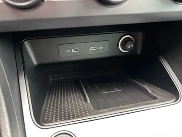 Car image 32