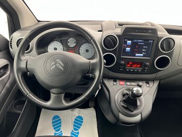 Car image 17