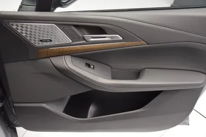 Car image 30