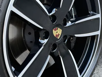 Car image 30