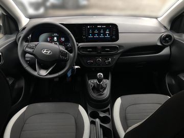 Car image 11