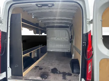 Car image 27