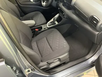 Car image 14