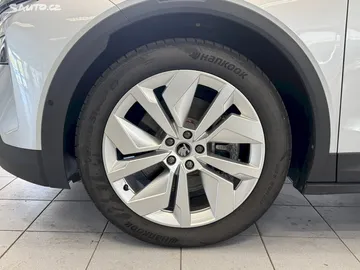 Car image 34
