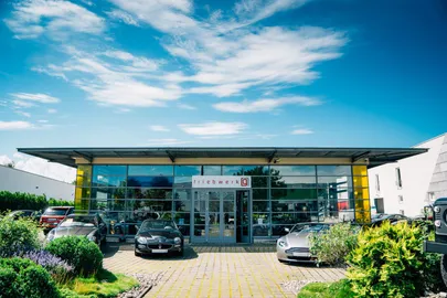 Car image 30