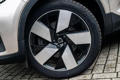 Car image 33